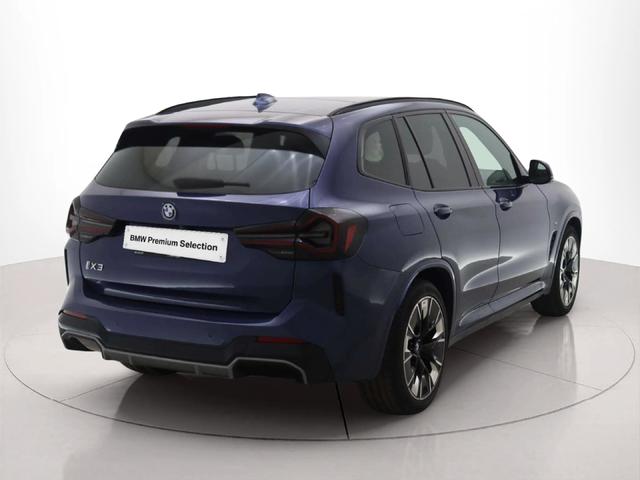 BMW iX3 iX3 80 kWh color Azul. Año 2022. 210KW(286CV). Elétrico. En concesionario BMW Group Portugal Outlet de Oeiras