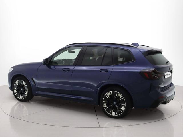 BMW iX3 iX3 80 kWh color Azul. Año 2022. 210KW(286CV). Elétrico. En concesionario BMW Group Portugal Outlet de Oeiras