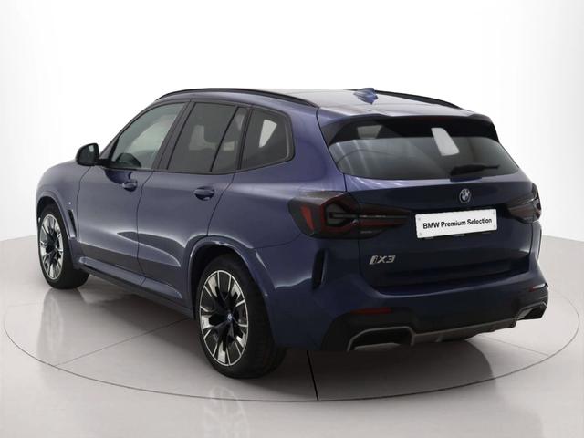BMW iX3 iX3 80 kWh color Azul. Año 2022. 210KW(286CV). Elétrico. En concesionario BMW Group Portugal Outlet de Oeiras