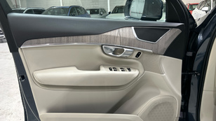 Volvo XC90 T8 Core Recharge AWD Auto 335 kW (455 CV) - 26 Volvo XC90 T8 Ocasión 335 KW (455CV) - 26