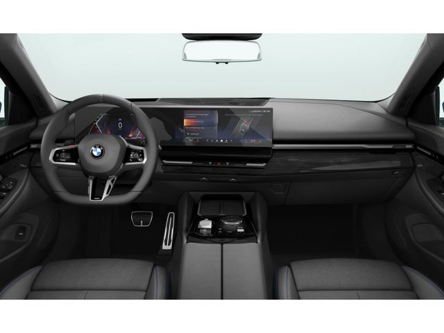 BMW Serie 5 520d Touring color Azul. Año 2025. 145KW(197CV). Diésel. En concesionario Auto Premier, S.A. - MADRID de Madrid