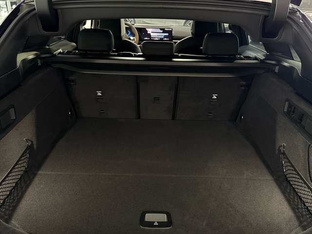 BMW Serie 5 520d Touring color Azul. Año 2025. 145KW(197CV). Diésel. En concesionario Auto Premier, S.A. - MADRID de Madrid