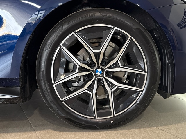 BMW Serie 5 520d Touring color Azul. Año 2025. 145KW(197CV). Diésel. En concesionario Auto Premier, S.A. - MADRID de Madrid