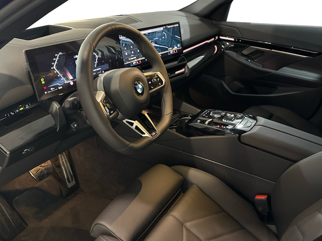 BMW Serie 5 520d Touring color Azul. Año 2025. 145KW(197CV). Diésel. En concesionario Auto Premier, S.A. - MADRID de Madrid