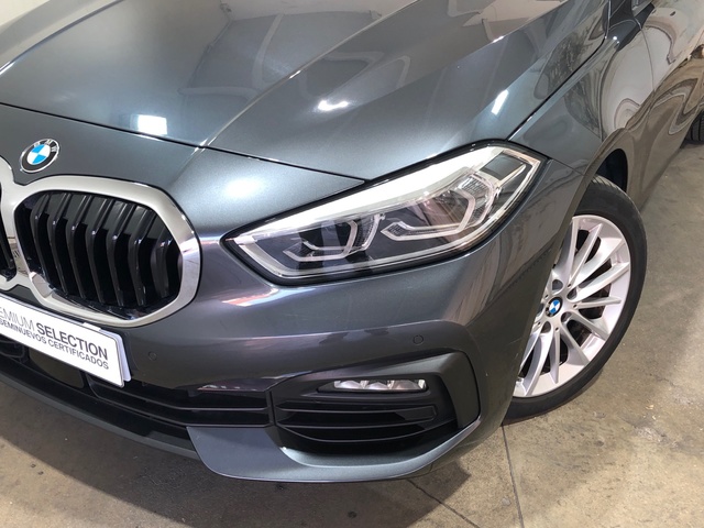 BMW Serie 1 118i color Gris. Año 2021. 103KW(140CV). Gasolina. En concesionario Movilnorte Las Rozas de Madrid