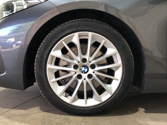 BMW Serie 1 118i color Gris. Año 2021. 103KW(140CV). Gasolina. En concesionario Movilnorte Las Rozas de Madrid