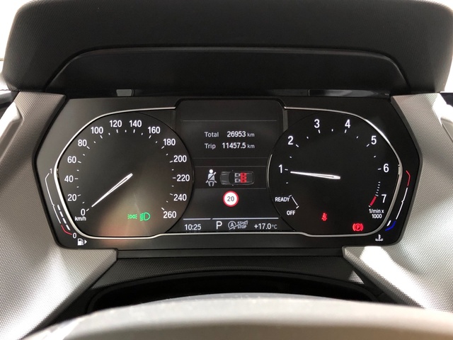 BMW Serie 1 118i color Gris. Año 2021. 103KW(140CV). Gasolina. En concesionario Movilnorte Las Rozas de Madrid