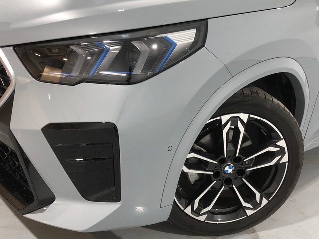 BMW X2 sDrive18d color Gris. Año 2025. 110KW(150CV). Diésel. En concesionario Auto Premier, S.A. - ALCALÁ DE HENARES de Madrid