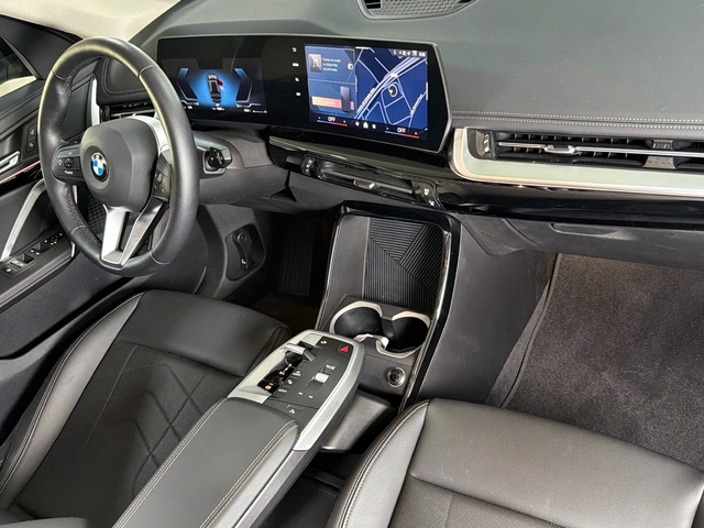 BMW X1 sDrive18d color Negro. Año 2025. 110KW(150CV). Diésel. En concesionario Triocar Gijón (Bmw y Mini) de Asturias