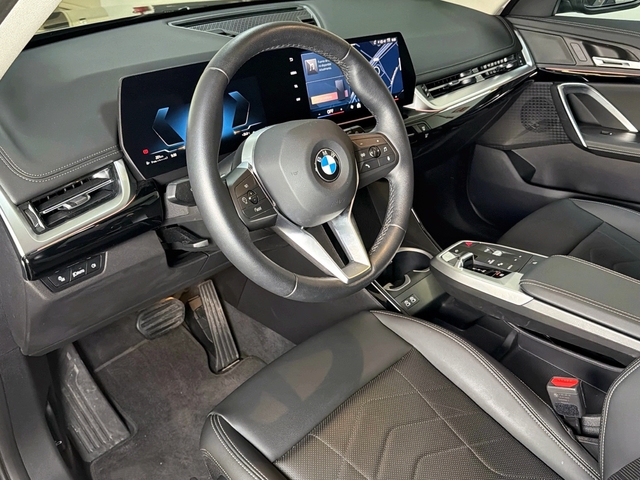 BMW X1 sDrive18d color Negro. Año 2025. 110KW(150CV). Diésel. En concesionario Triocar Gijón (Bmw y Mini) de Asturias