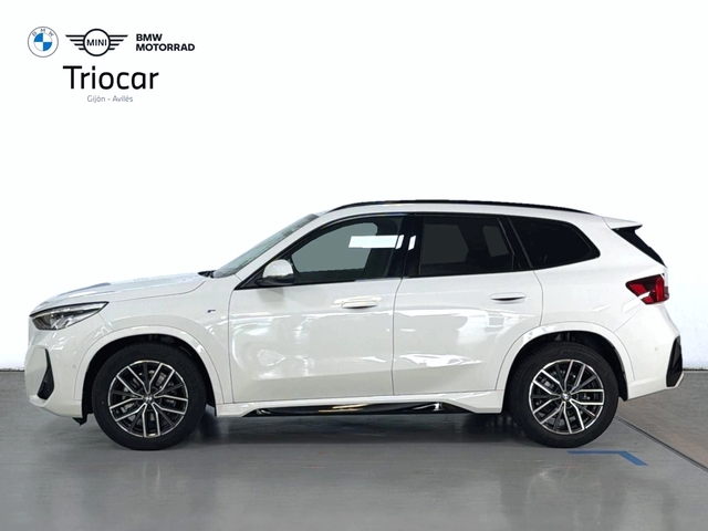 BMW X1 sDrive18d color Blanco. Año 2025. 110KW(150CV). Diésel. En concesionario Triocar Gijón (Bmw y Mini) de Asturias