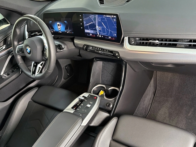 BMW X1 sDrive18d color Blanco. Año 2025. 110KW(150CV). Diésel. En concesionario Triocar Gijón (Bmw y Mini) de Asturias