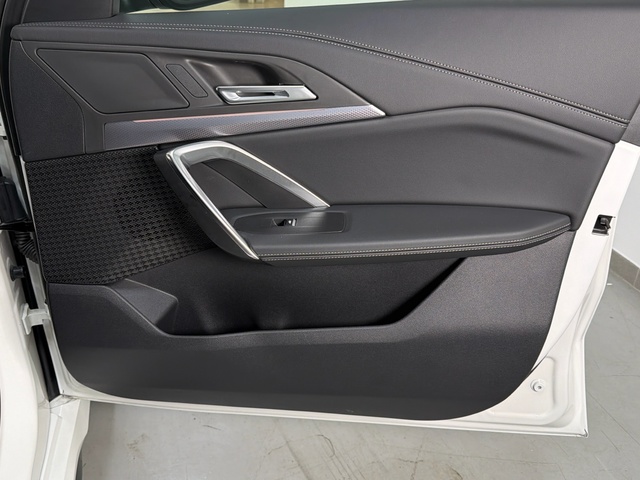 BMW X1 sDrive18d color Blanco. Año 2025. 110KW(150CV). Diésel. En concesionario Triocar Gijón (Bmw y Mini) de Asturias