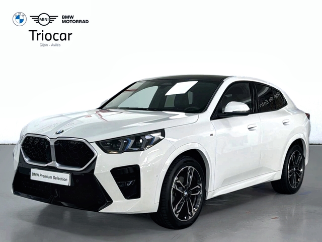 BMW X2 sDrive18d color Blanco. Año 2025. 110KW(150CV). Diésel. En concesionario Triocar Gijón (Bmw y Mini) de Asturias