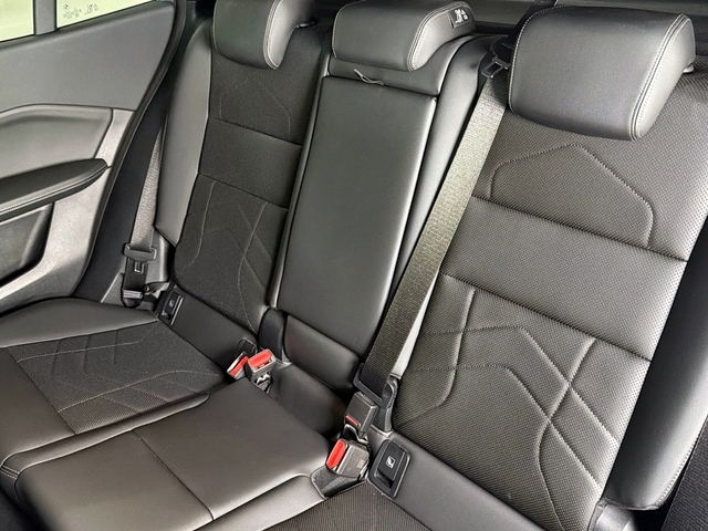 BMW X2 sDrive18d color Blanco. Año 2025. 110KW(150CV). Diésel. En concesionario Triocar Gijón (Bmw y Mini) de Asturias