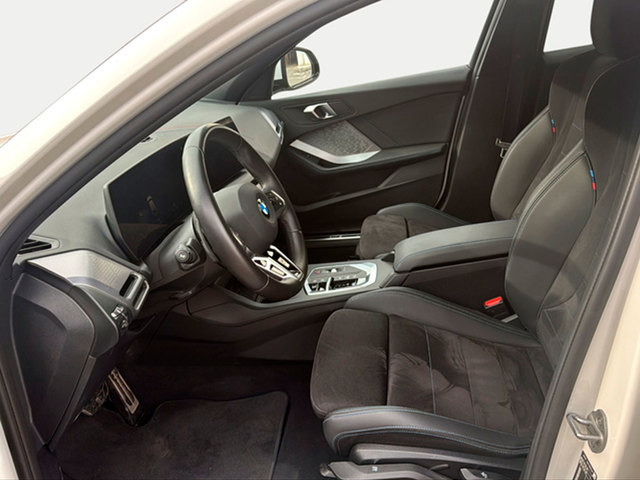 BMW Serie 1 120i color Blanco. Año 2024. 125KW(170CV). Gasolina. En concesionario CARTAGENA PREMIUM S.L. de Murcia