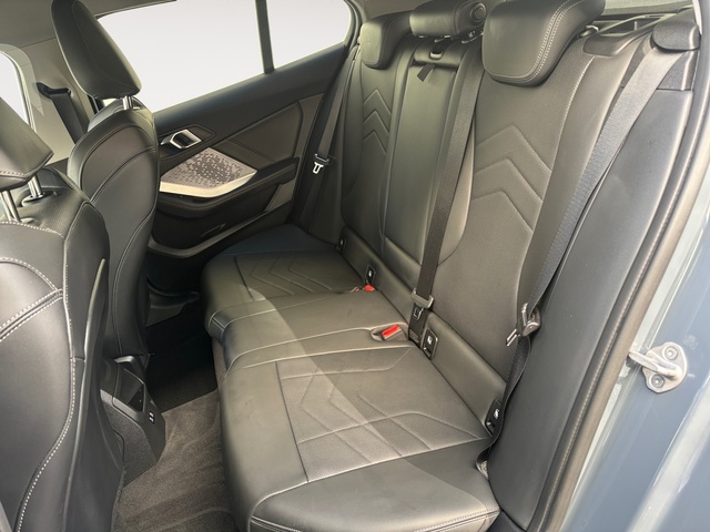 BMW Serie 1 120d color Gris. Año 2024. 120KW(163CV). Diésel. En concesionario Pruna Motor, S.L de Barcelona