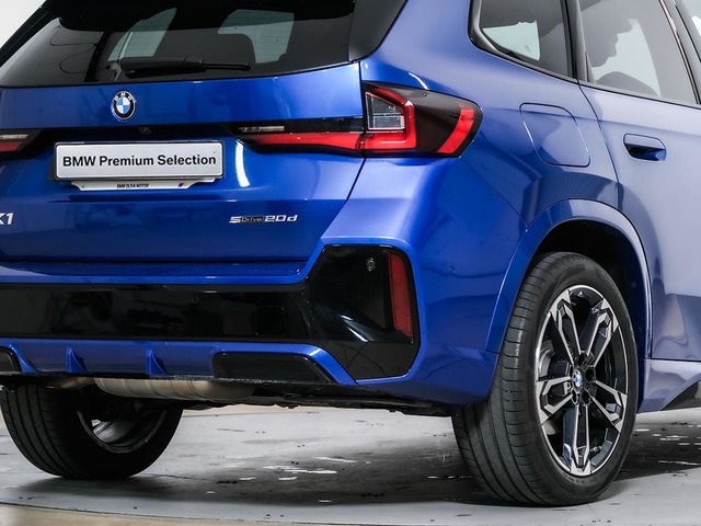 BMW X1 sDrive20d color Azul. Año 2025. 120KW(163CV). Diésel. En concesionario Oliva Motor Tarragona de Tarragona