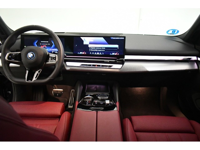 BMW i5 eDrive40 color Gris. Año 2024. 250KW(340CV). Eléctrico. En concesionario Oliva Motor Tarragona de Tarragona