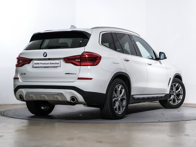 BMW X3 xDrive20d color Blanco. Año 2021. 140KW(190CV). Diésel. En concesionario Oliva Motor Tarragona de Tarragona