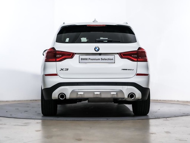 BMW X3 xDrive20d color Blanco. Año 2021. 140KW(190CV). Diésel. En concesionario Oliva Motor Tarragona de Tarragona