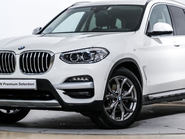 BMW X3 xDrive20d color Blanco. Año 2021. 140KW(190CV). Diésel. En concesionario Oliva Motor Tarragona de Tarragona