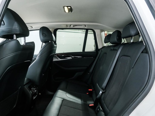 BMW X3 xDrive20d color Blanco. Año 2021. 140KW(190CV). Diésel. En concesionario Oliva Motor Tarragona de Tarragona