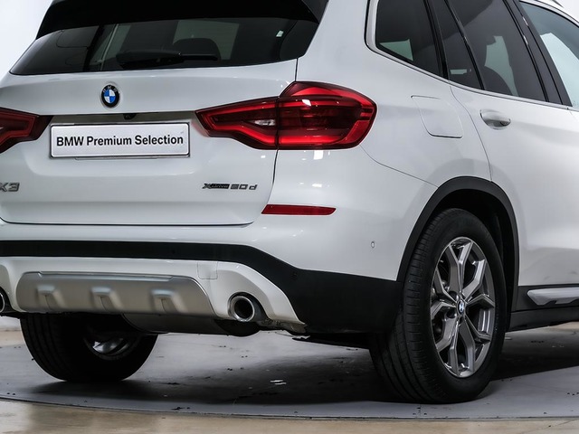 BMW X3 xDrive20d color Blanco. Año 2021. 140KW(190CV). Diésel. En concesionario Oliva Motor Tarragona de Tarragona