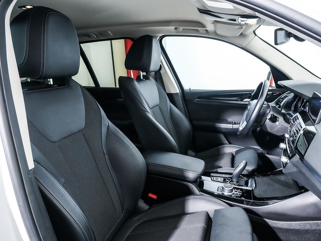 BMW X3 xDrive20d color Blanco. Año 2021. 140KW(190CV). Diésel. En concesionario Oliva Motor Tarragona de Tarragona