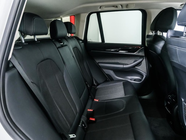 BMW X3 xDrive20d color Blanco. Año 2021. 140KW(190CV). Diésel. En concesionario Oliva Motor Tarragona de Tarragona