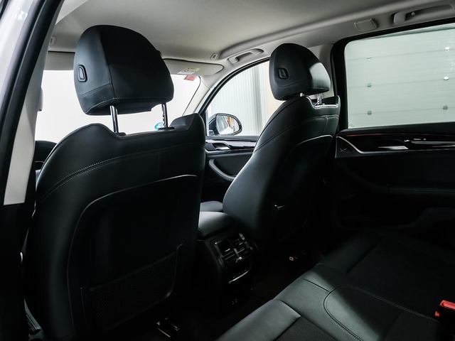 BMW X3 xDrive20d color Blanco. Año 2021. 140KW(190CV). Diésel. En concesionario Oliva Motor Tarragona de Tarragona