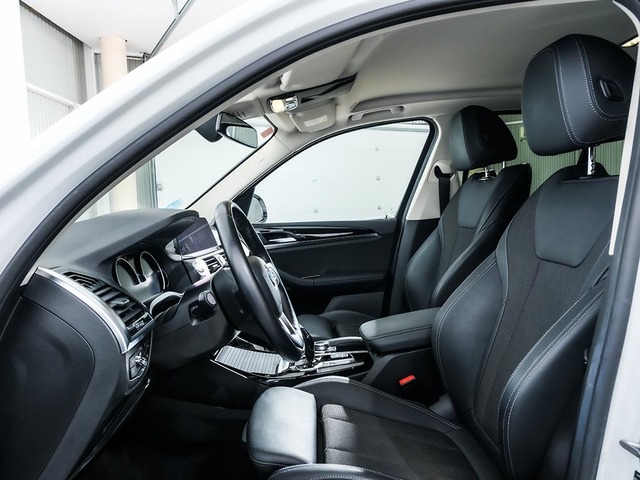 BMW X3 xDrive20d color Blanco. Año 2021. 140KW(190CV). Diésel. En concesionario Oliva Motor Tarragona de Tarragona