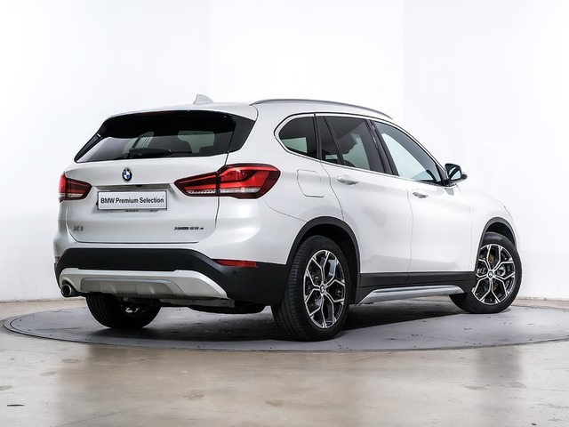 BMW X1 xDrive25e color Blanco. Año 2021. 162KW(220CV). Híbrido Electro/Gasolina. En concesionario Oliva Motor Tarragona de Tarragona