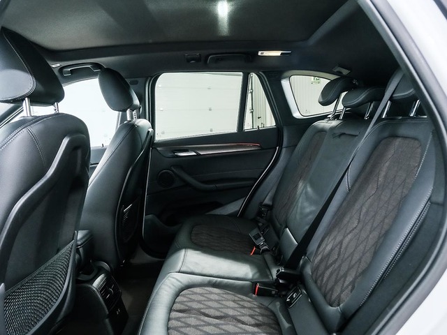 BMW X1 xDrive25e color Blanco. Año 2021. 162KW(220CV). Híbrido Electro/Gasolina. En concesionario Oliva Motor Tarragona de Tarragona