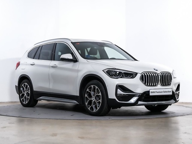 BMW X1 xDrive25e color Blanco. Año 2021. 162KW(220CV). Híbrido Electro/Gasolina. En concesionario Oliva Motor Tarragona de Tarragona