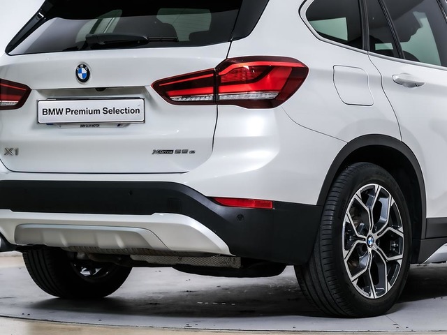 BMW X1 xDrive25e color Blanco. Año 2021. 162KW(220CV). Híbrido Electro/Gasolina. En concesionario Oliva Motor Tarragona de Tarragona