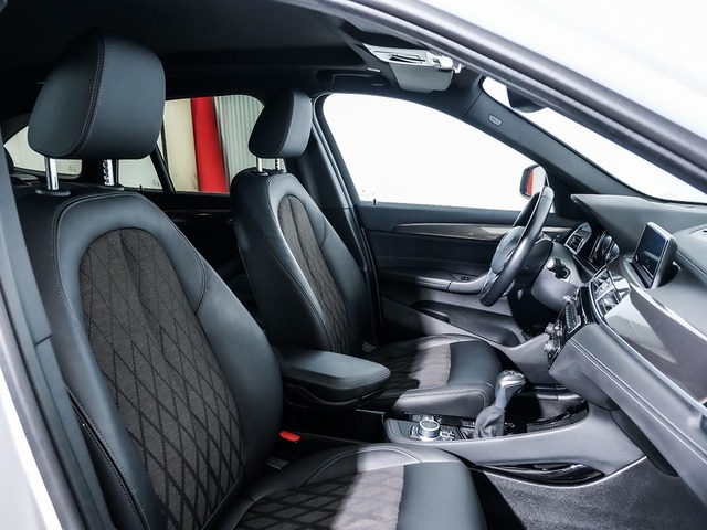 BMW X1 xDrive25e color Blanco. Año 2021. 162KW(220CV). Híbrido Electro/Gasolina. En concesionario Oliva Motor Tarragona de Tarragona