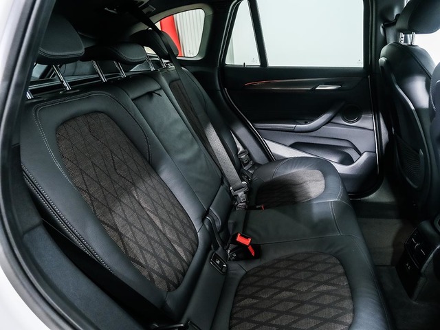 BMW X1 xDrive25e color Blanco. Año 2021. 162KW(220CV). Híbrido Electro/Gasolina. En concesionario Oliva Motor Tarragona de Tarragona