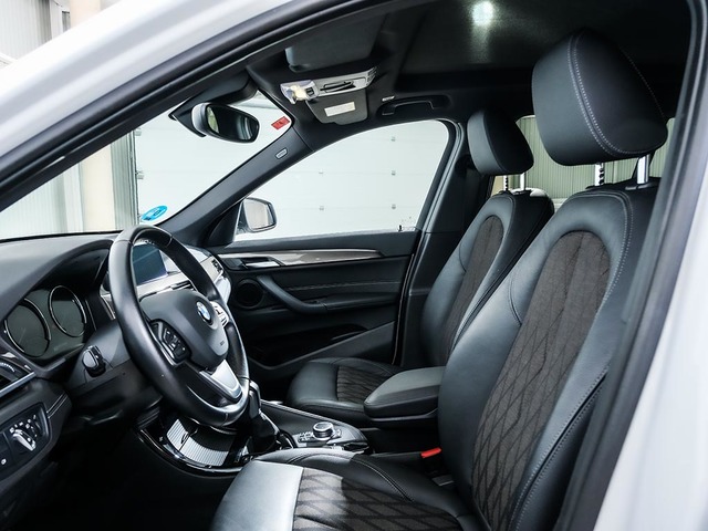 BMW X1 xDrive25e color Blanco. Año 2021. 162KW(220CV). Híbrido Electro/Gasolina. En concesionario Oliva Motor Tarragona de Tarragona