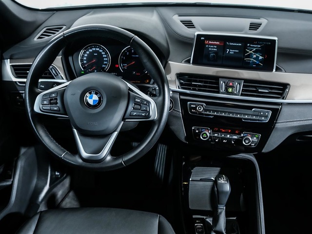 BMW X1 xDrive25e color Blanco. Año 2021. 162KW(220CV). Híbrido Electro/Gasolina. En concesionario Oliva Motor Tarragona de Tarragona