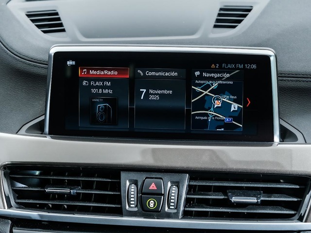 BMW X1 xDrive25e color Blanco. Año 2021. 162KW(220CV). Híbrido Electro/Gasolina. En concesionario Oliva Motor Tarragona de Tarragona