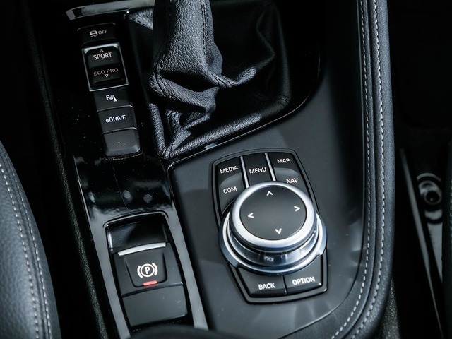 BMW X1 xDrive25e color Blanco. Año 2021. 162KW(220CV). Híbrido Electro/Gasolina. En concesionario Oliva Motor Tarragona de Tarragona