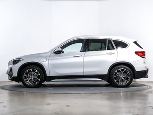 Fotos de BMW X1 xDrive25e color Blanco. Año 2021. 162KW(220CV). Híbrido Electro/Gasolina. En concesionario Oliva Motor Tarragona de Tarragona