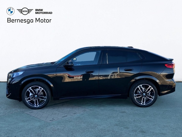 BMW X2 sDrive20d color Negro. Año 2025. 120KW(163CV). Diésel. En concesionario Bernesga Motor León (Bmw y Mini) de León