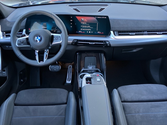 BMW X2 sDrive20d color Negro. Año 2025. 120KW(163CV). Diésel. En concesionario Bernesga Motor León (Bmw y Mini) de León