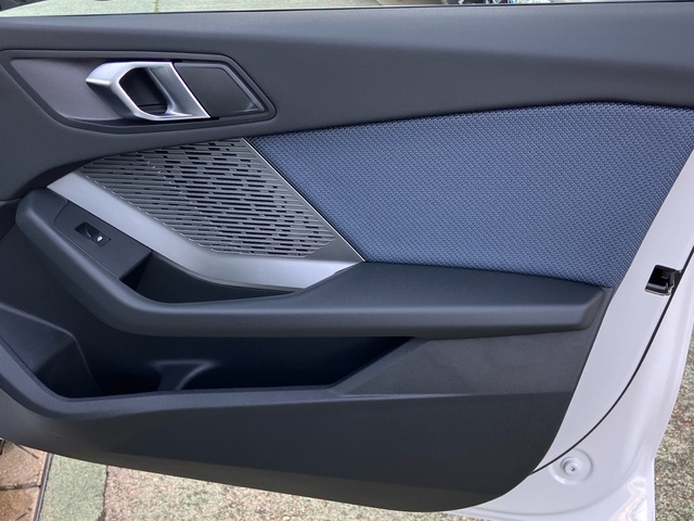 BMW Serie 1 118d color Blanco. Año 2025. 110KW(150CV). Diésel. En concesionario Bernesga Motor León (Bmw y Mini) de León