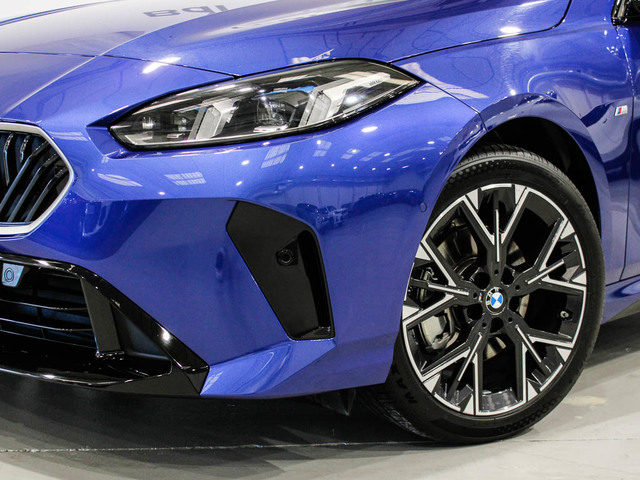 BMW Serie 1 120d color Azul. Año 2024. 120KW(163CV). Diésel. En concesionario Barcelona Premium -- GRAN VIA de Barcelona