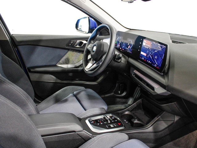 BMW Serie 1 120d color Azul. Año 2024. 120KW(163CV). Diésel. En concesionario Barcelona Premium -- GRAN VIA de Barcelona