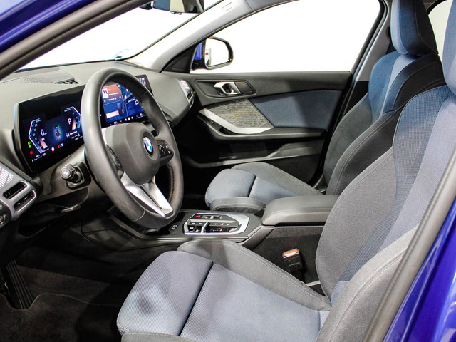 BMW Serie 1 120d color Azul. Año 2024. 120KW(163CV). Diésel. En concesionario Barcelona Premium -- GRAN VIA de Barcelona