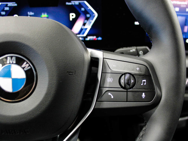 BMW Serie 1 120d color Azul. Año 2024. 120KW(163CV). Diésel. En concesionario Barcelona Premium -- GRAN VIA de Barcelona